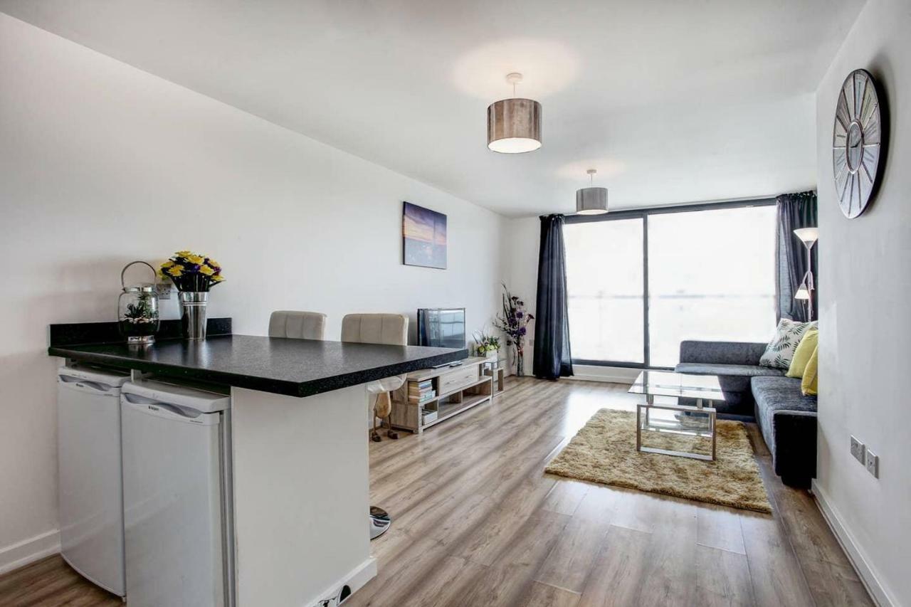 Newly Renovated Riverside Flat W/ Private Balcony Норуич Екстериор снимка