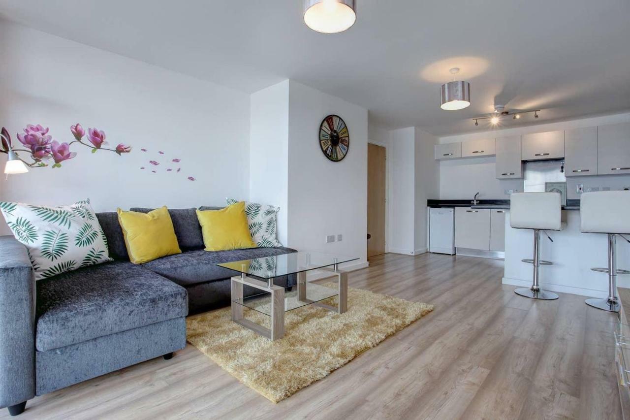 Newly Renovated Riverside Flat W/ Private Balcony Норуич Екстериор снимка