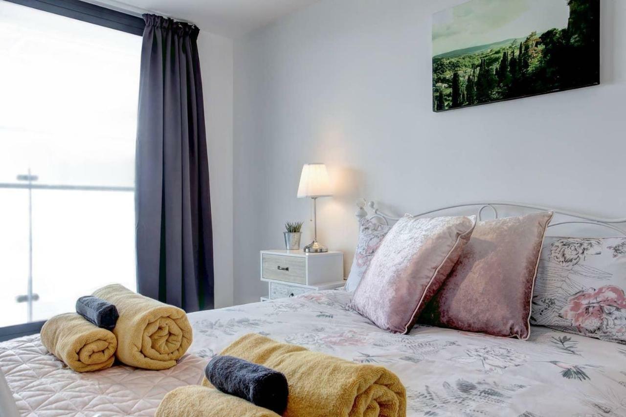 Newly Renovated Riverside Flat W/ Private Balcony Норуич Екстериор снимка